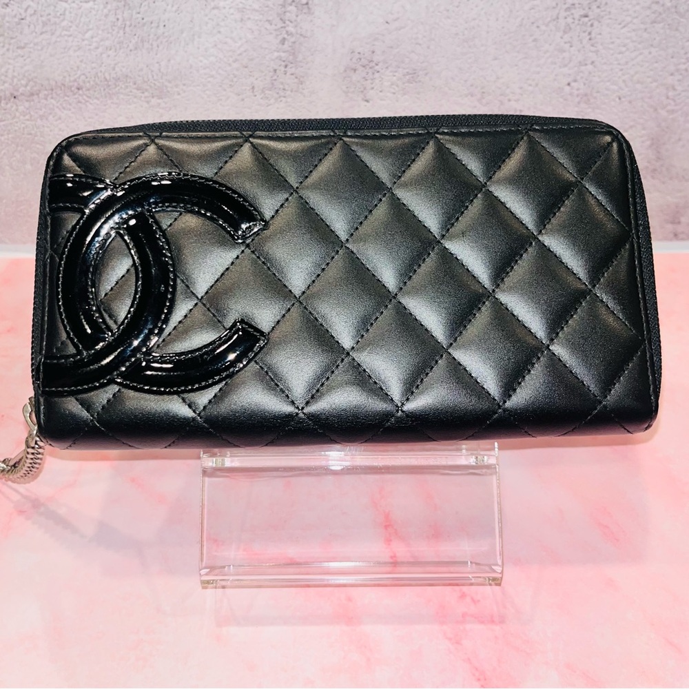 🖤 LIKE NEW - CHANEL Black Quilted Zip Wallet